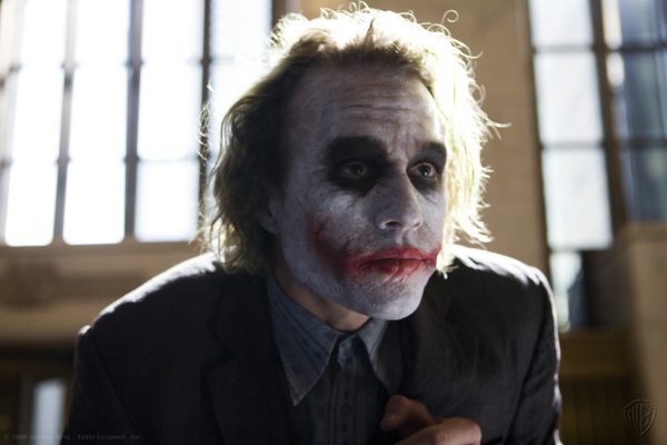 La primera escena del Joker de Heath Ledger